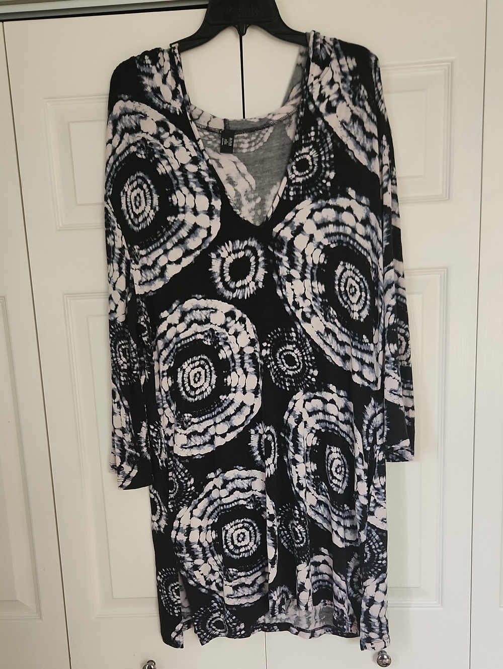a.n.a Black & White Tie-Dye V-Neck Tunic